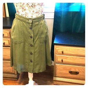 Army green midi skirt! Buttons